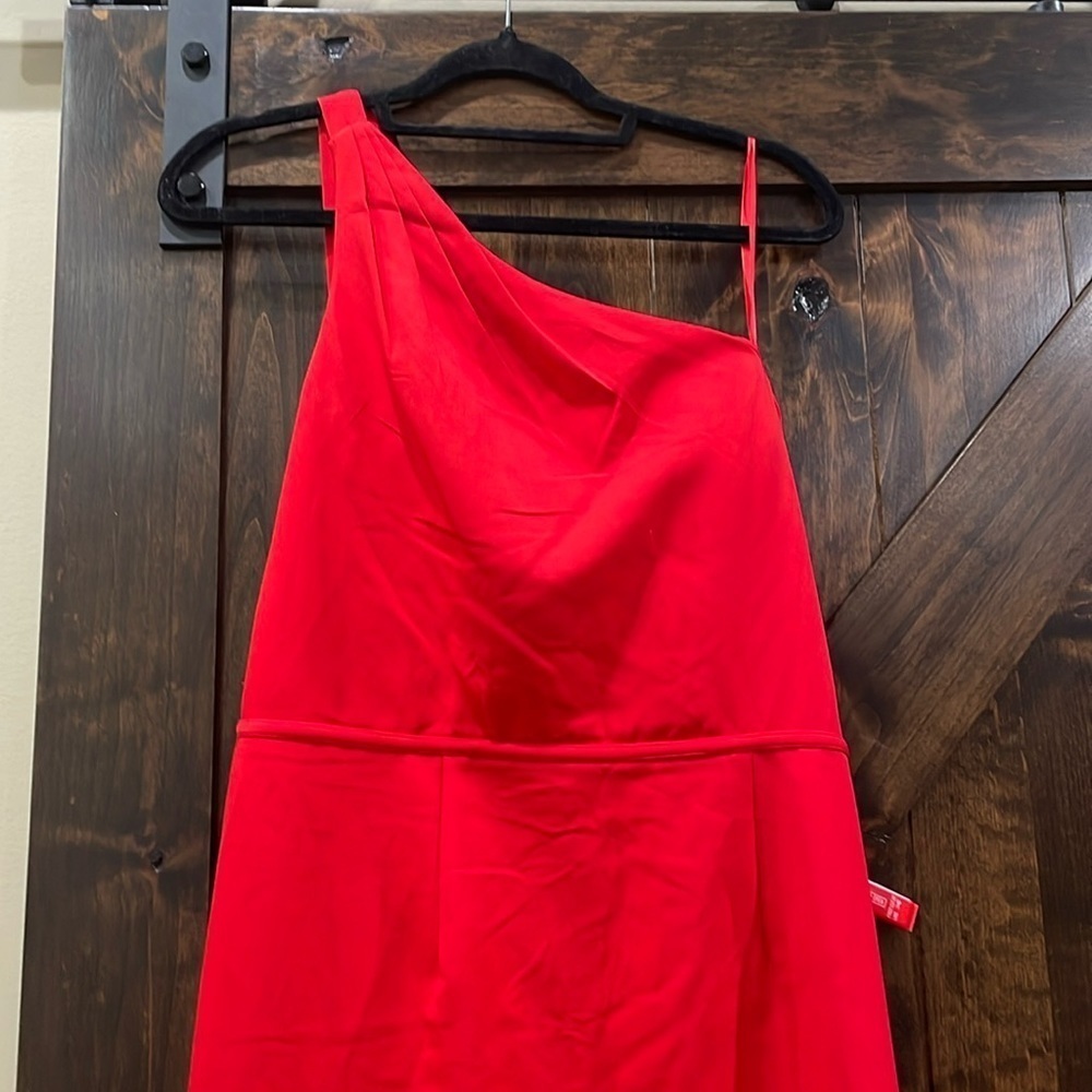 Mac Duggal One-Shoulder Jersey Mermaid Gown
Ieena Mac Duggal 10 - Picture 5 of 7